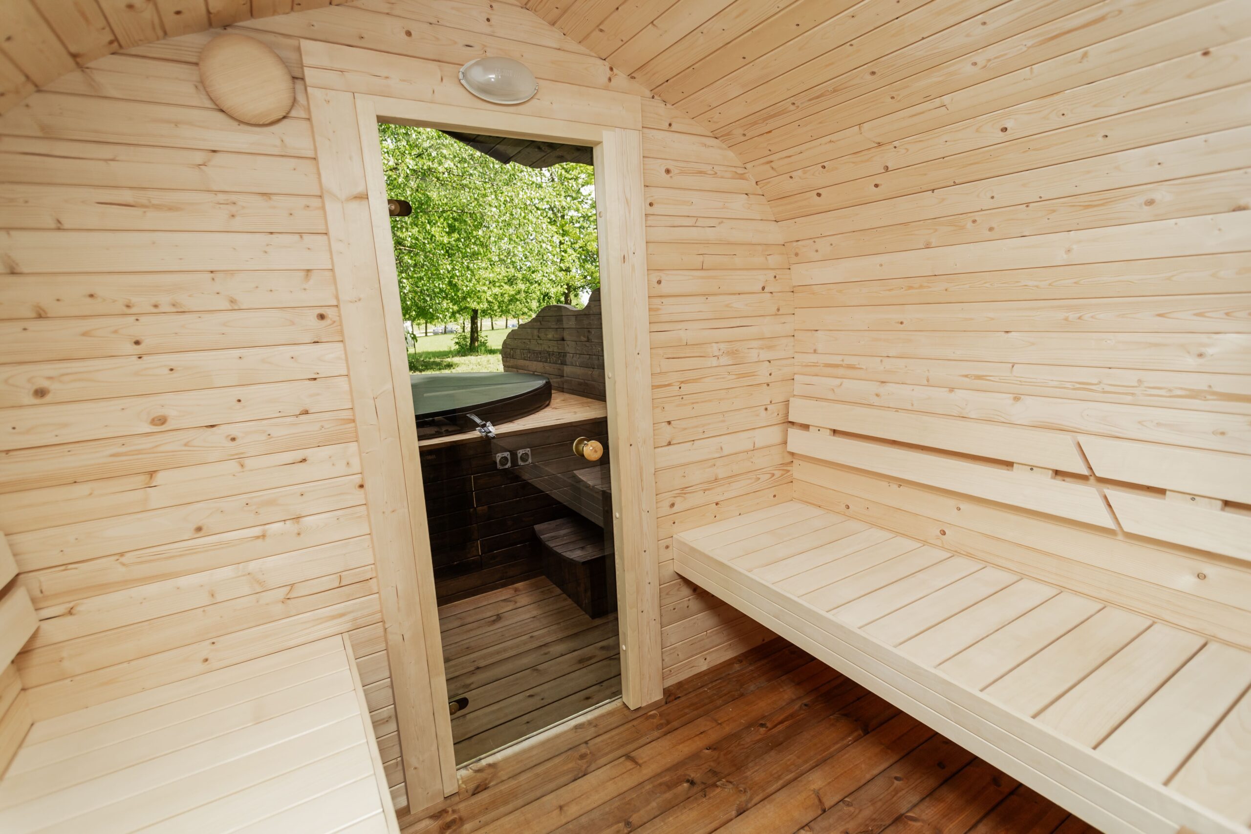 2in1 IGLU + hot tub - Image 5