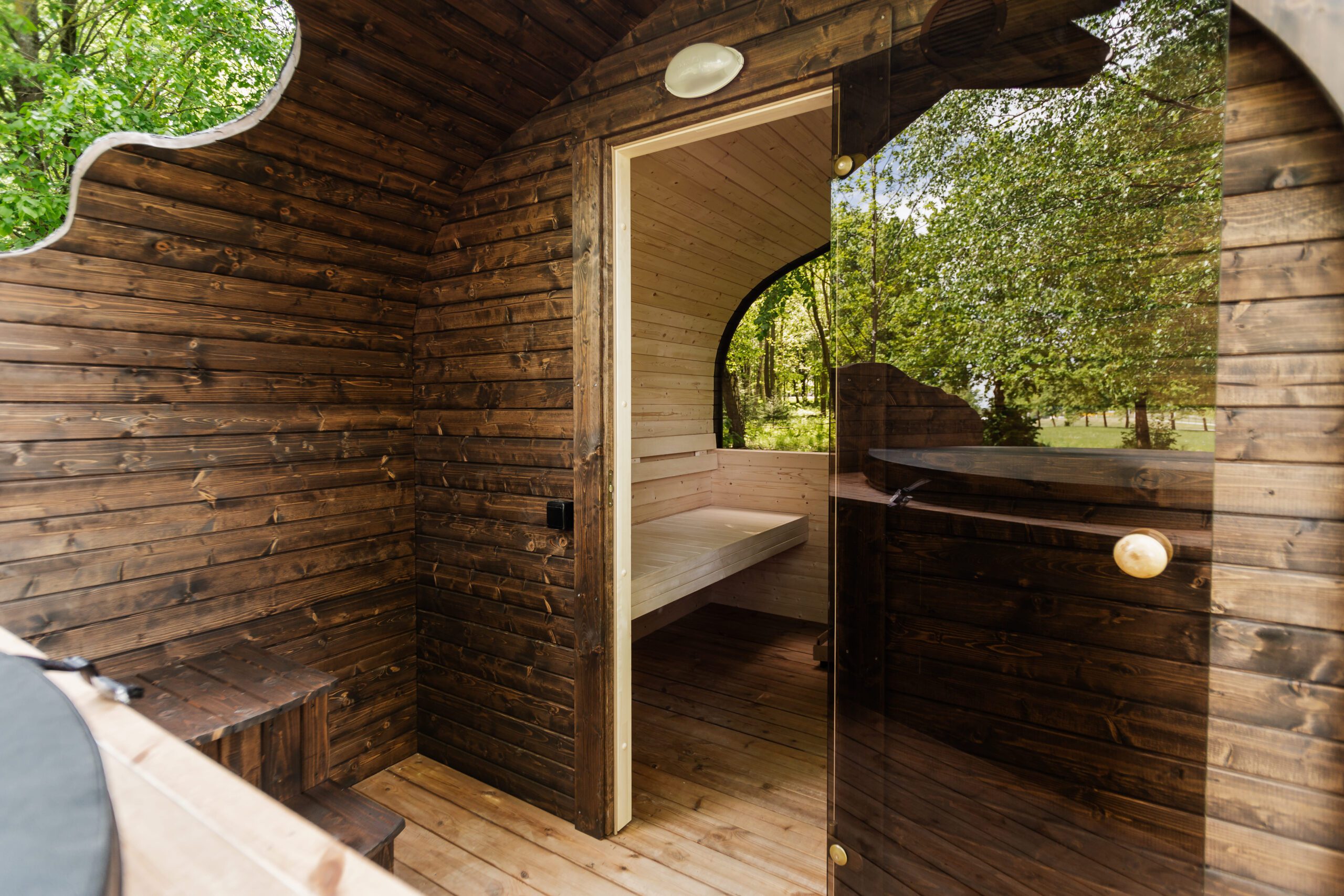 2in1 IGLU + hot tub - Image 4